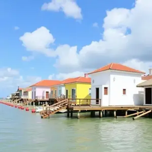 Hospedagem barata em Porto de Galinhas para turistas estrangeiros: o que saber antes de viajar