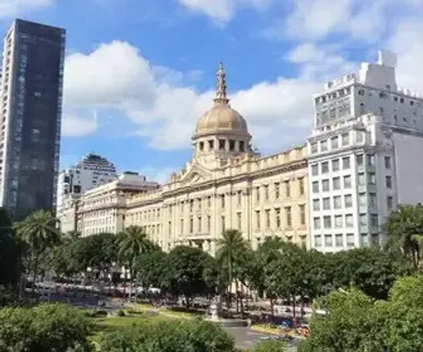 Hotels near Avenida Paulista for first-time visitors: what travelers need to know